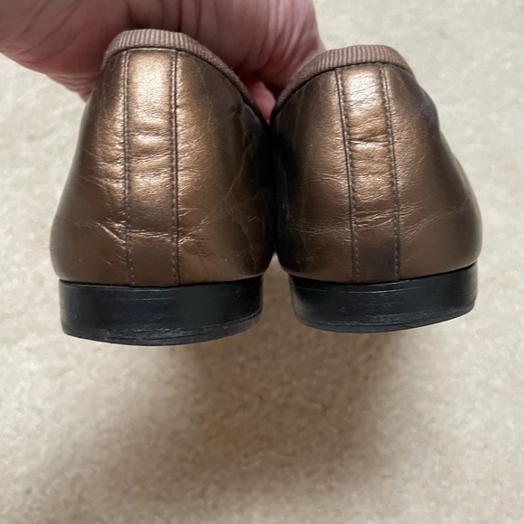 CHANEL Bronze Leather Ballet Flats with Bow and CC Logo - Picture 4 of 8